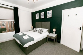 Central Apt Sleeps 6, Parking, Smart TV, Garden, Contact For Discounted Prices